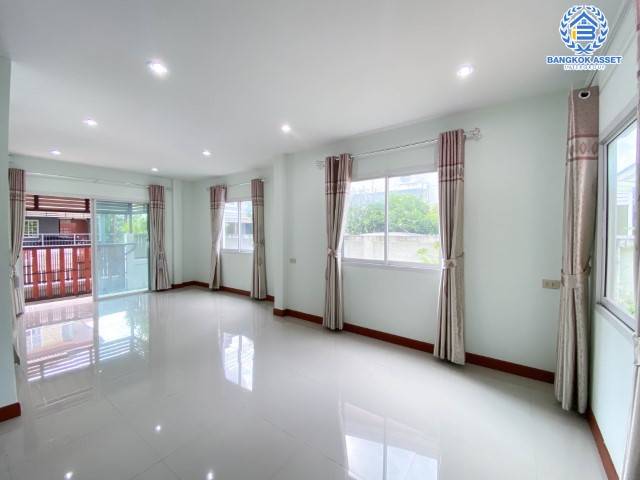 *****ทาวน์เฮ้าส์มือสอง โครงการ บัวทองธานี พาร์ควิลล์ 12 กาญจนาภิเษก หลังมุม! บนเนื้อที่ 28 ตร.ว. ฟังก์ชัน 3 ห้องนอน 2 ห้องน้ำ 1 ที่จอดรถ แถมฟรี! เครื่องปรับอากาศ เครื่องทำน้ำอุ่น ไม่เคยเข้าอยู่ ใกล้เซ็นทรัลเวสต์เกต เพียง 5 นาทีก็ถึงรถไฟฟ้าสายสีม่วง "สถานีบางพลู"